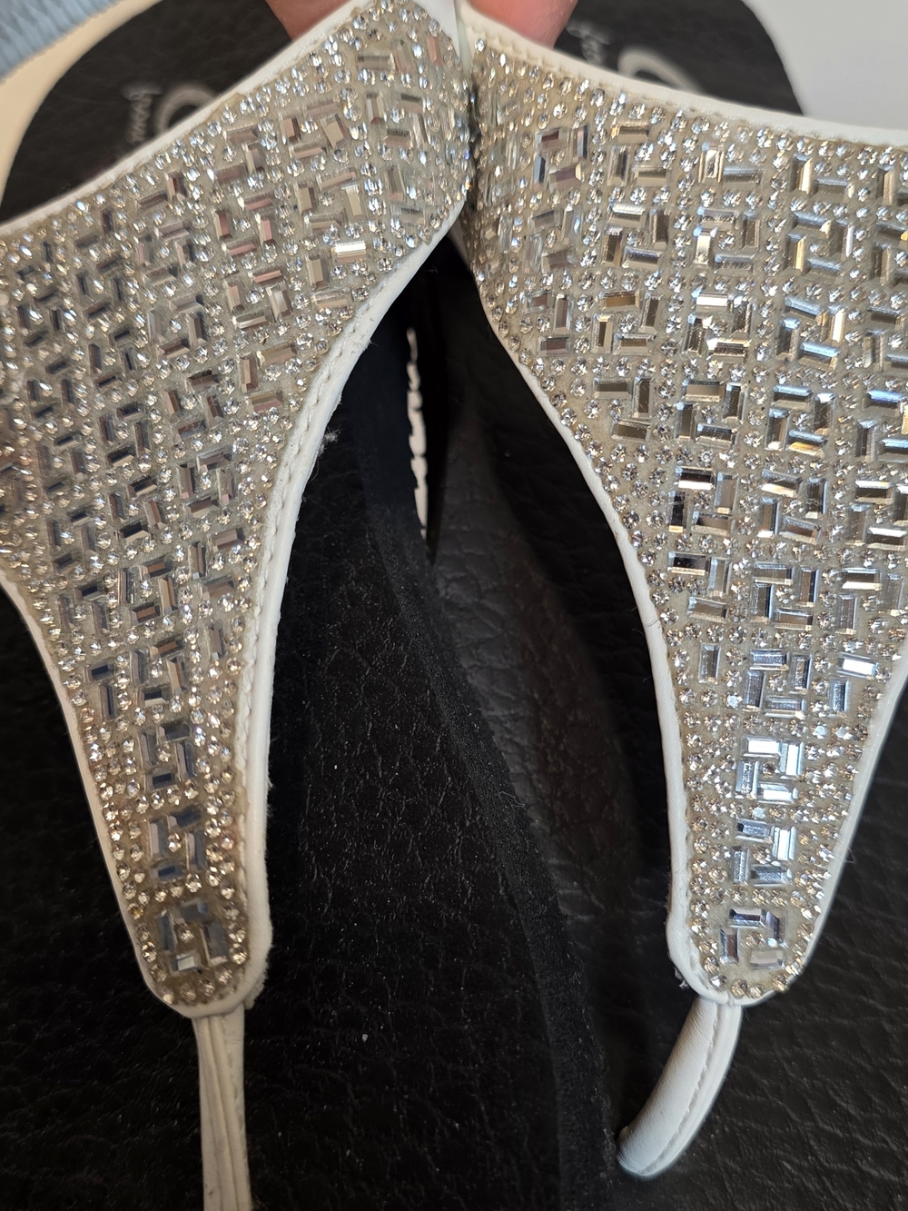 Cali From Skechers Yoga Foam Sandals White With Rhinestones Sz 10 Display Model - Picture 7 of 7